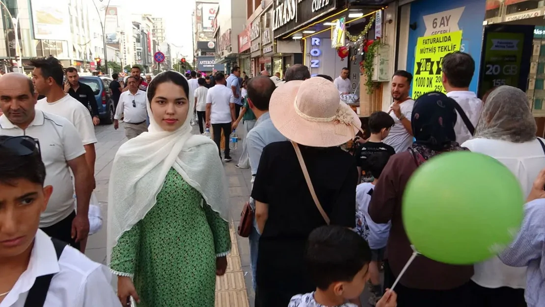 iranli-turistler-van-esnafini-sevindirdi