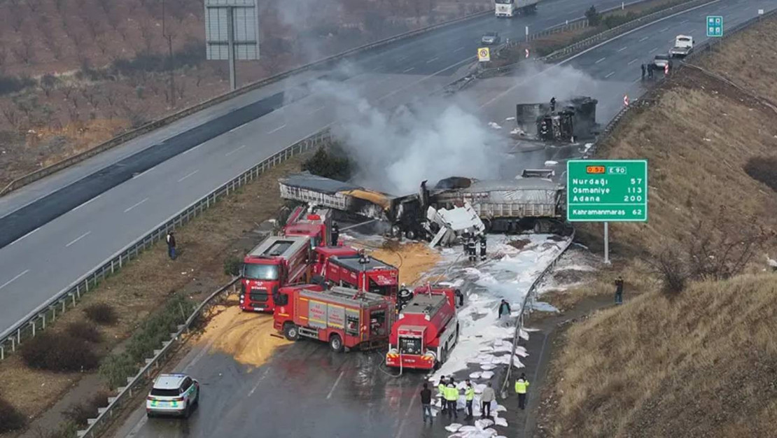 otoyolda-uc-tir-carpisti-yangin-cikti
