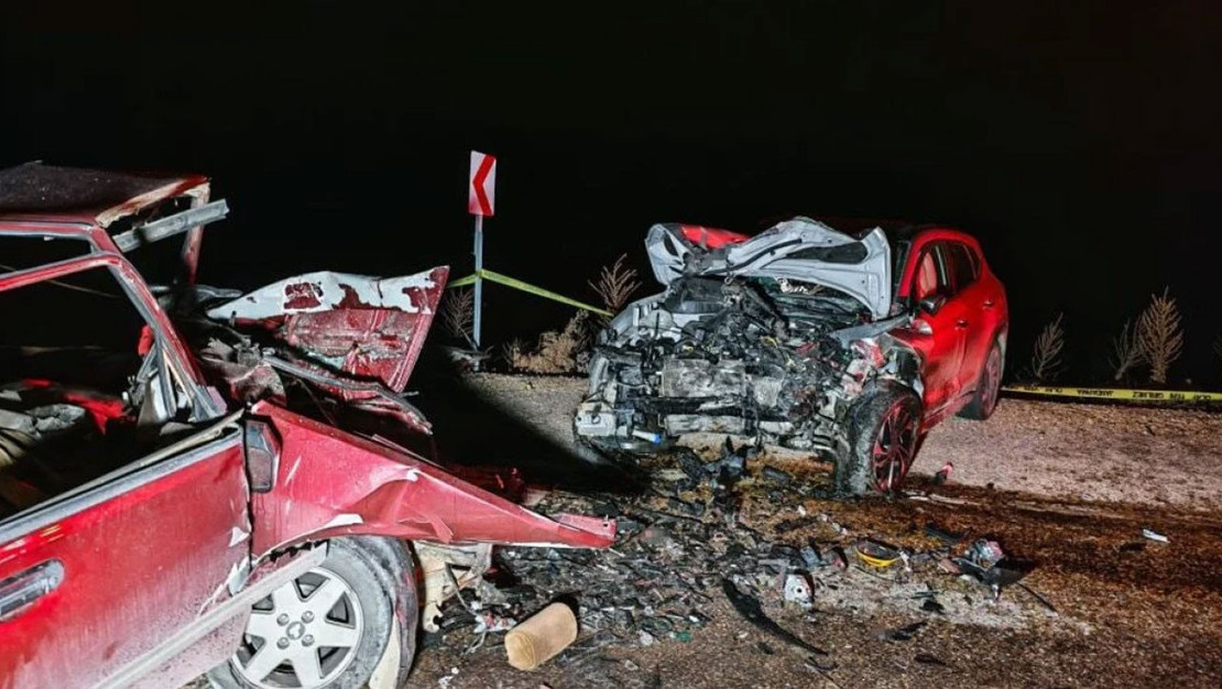 demirci-de-trafik-kazasi-uc-can-aldi