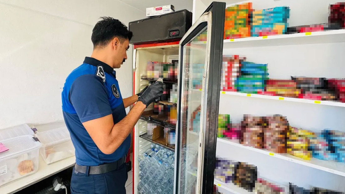 sanliurfa-da-183-kilo-tarihi-gecmis-tavuk-imha-edildi