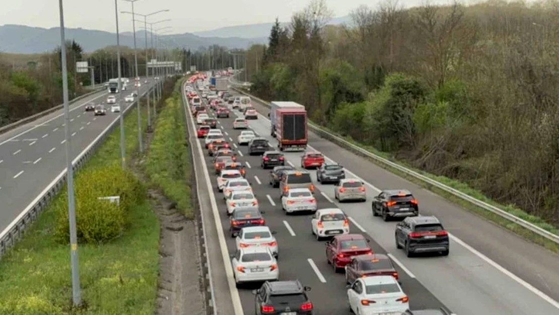 duzce-de-bayramda-agir-arac-trafigi-kisitlandi