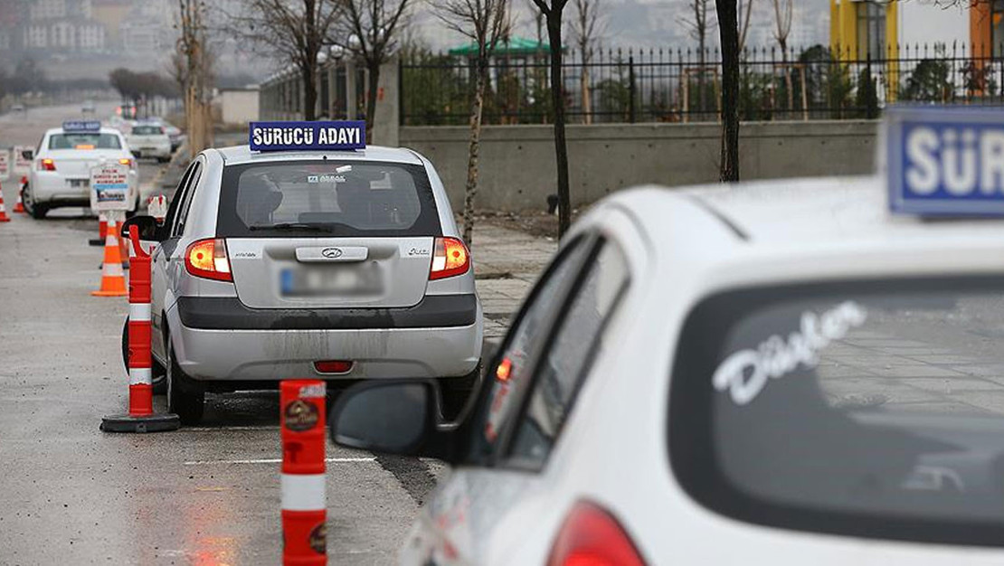 istanbul-da-ehliyet-sinavinda-yine-elendi-tepkiler-buyuyor
