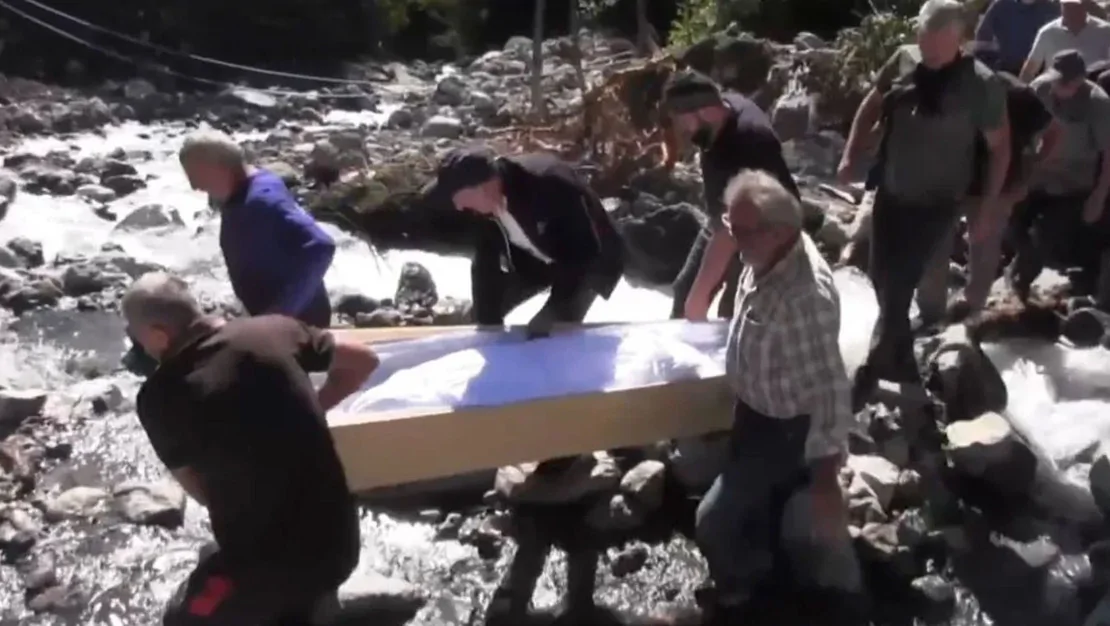 artvin-de-cenaze-alternatif-yolla-tasindi