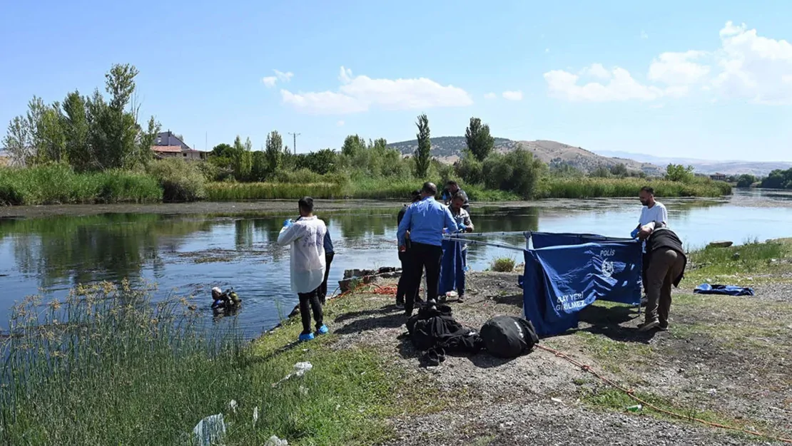 arkadasini-kurtarmak-isterken-boguldular