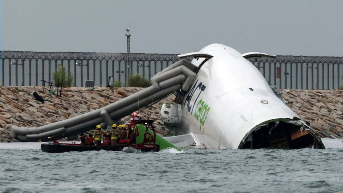 hong-kong-da-kargo-ucagi-denize-uctu