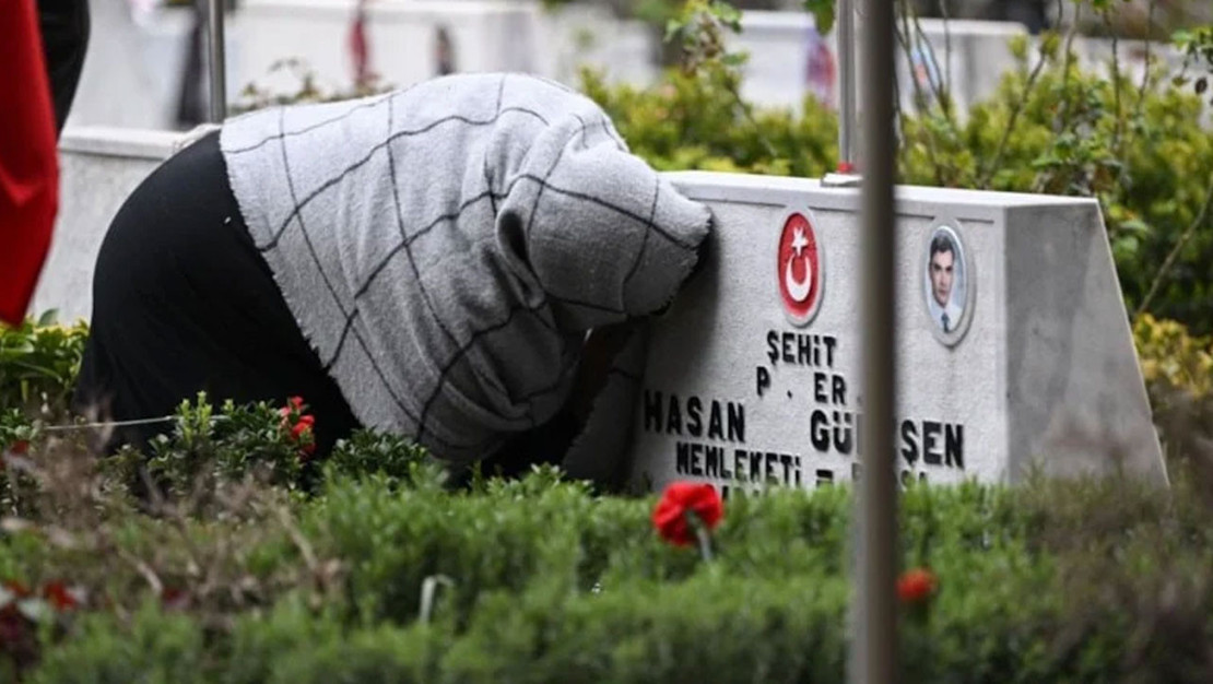 sehit-aileleri-ramazan-bayrami-nda-sehitlikleri-ziyaret-etti