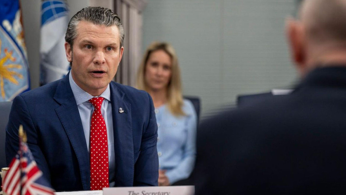 abd-savunma-bakani-hegseth-in-ucagi-acil-inis-yapti