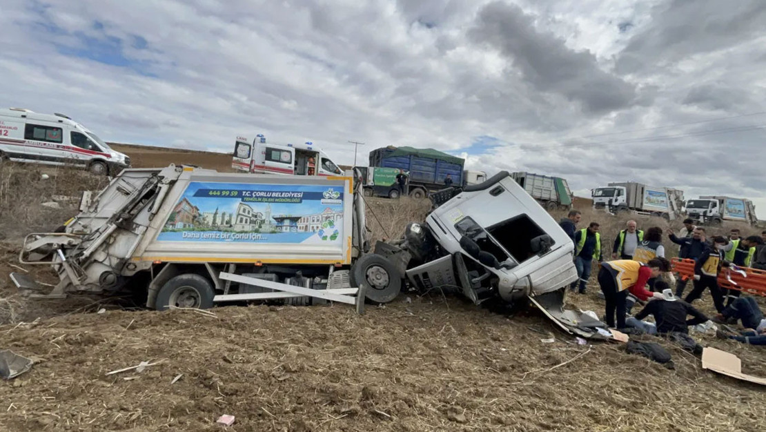 corlu-da-cop-kamyonu-sarampole-uctu