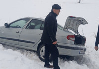 corum-da-kar-yagisi-nedeniyle-mahsur-kalan-araclar-icin-seferberlik