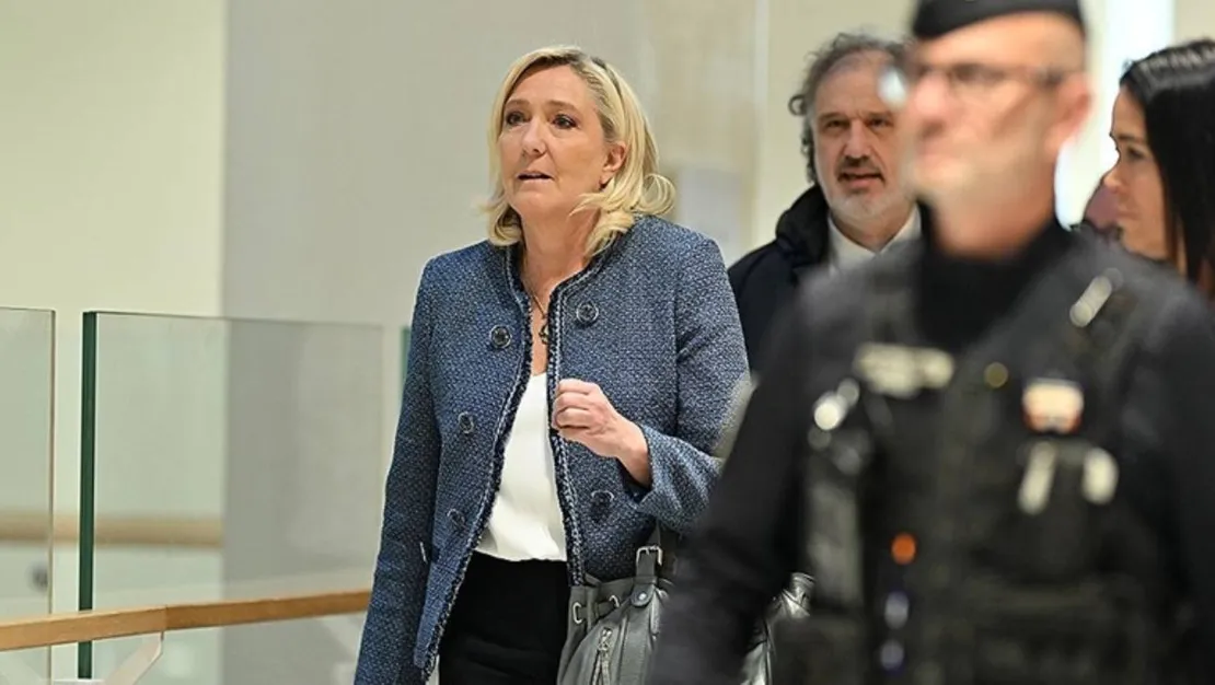 le-pen-yolsuzluktan-suclu-bulundu-adayligi-tehlikede-mi