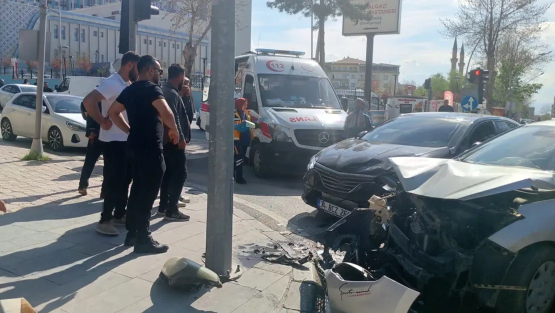 malatya-da-2-arac-carpisti