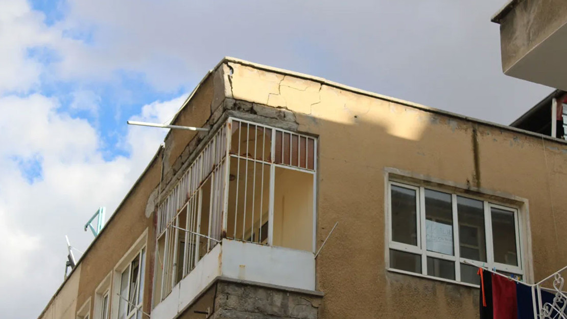 kayseri-de-hasar-alan-bina-tahliye-edildi