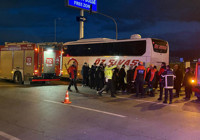 otobus-ile-kamyonet-carpismasinda-5-yarali-bulundu