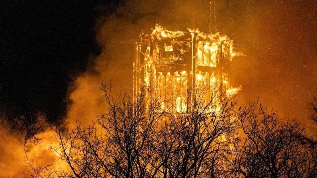 vondel-kilisesi-yangini-havai-fisekler-faciaya-yol-acti