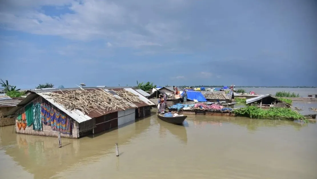 hindistan-da-sel-tekrar-yasaniyor