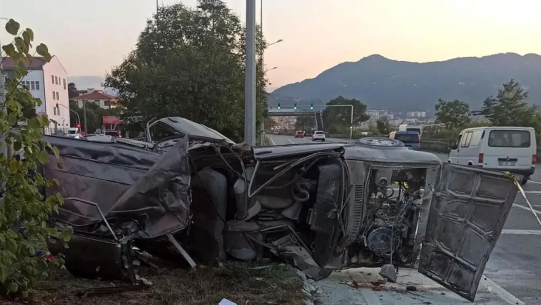 giresun-da-kaza-alev-yanan-arac