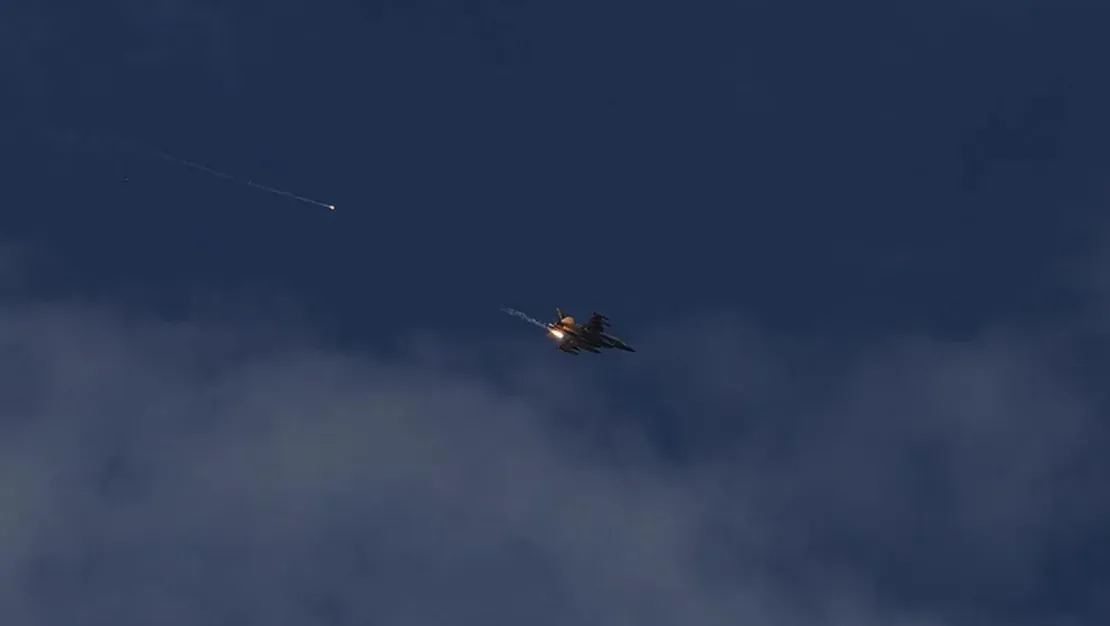 israil-den-suriye-ye-17-hava-saldirisi