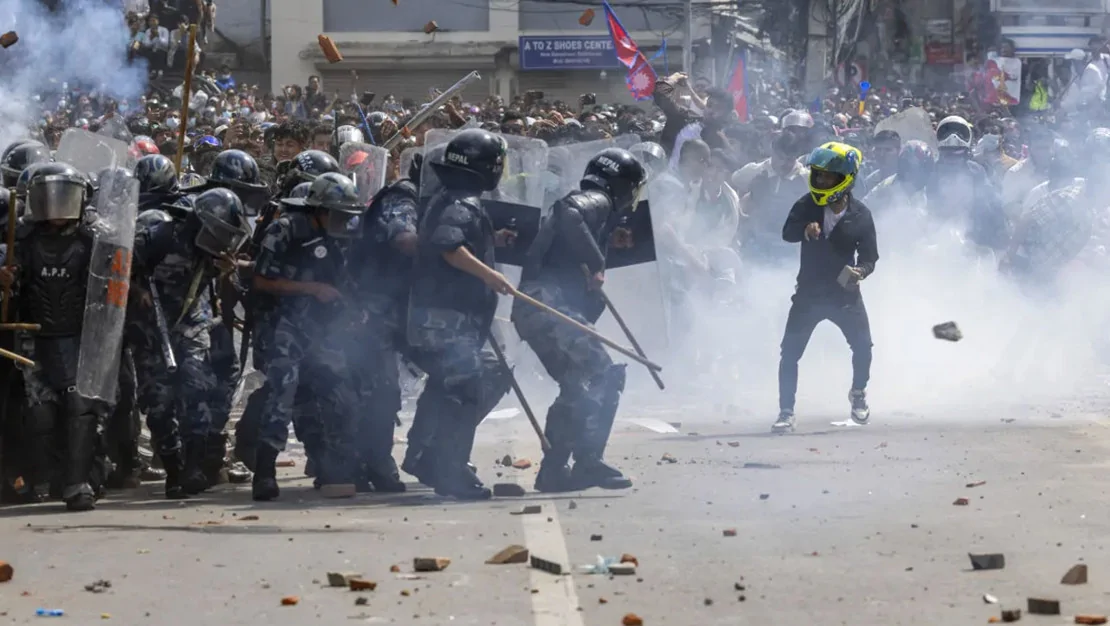 nepal-de-protestolar-yasandi-bakan-istifa