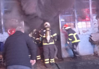 yangin-oto-doseme-dukkani-kule-dondu