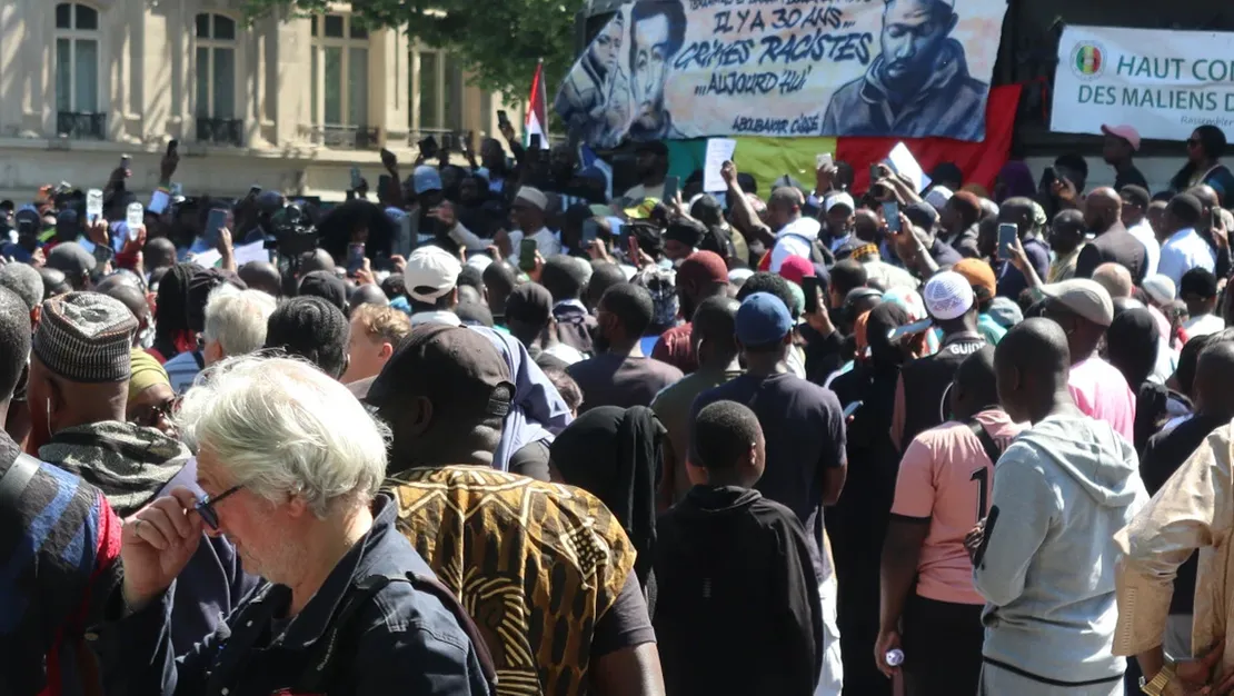 fransa-da-oldurulen-aboubakar-icin-protesto