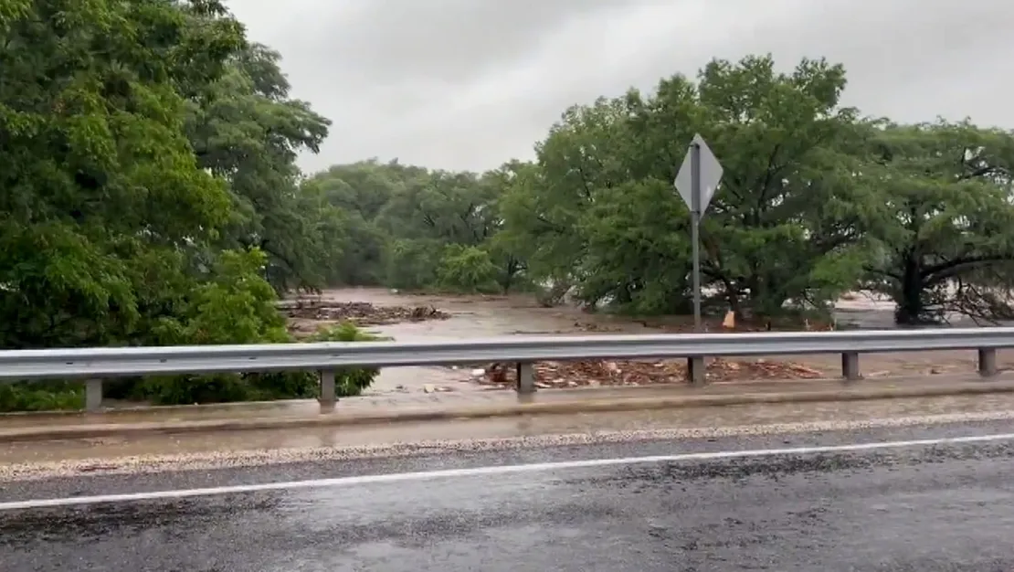 texas-ta-sel-felaketi-59-olu