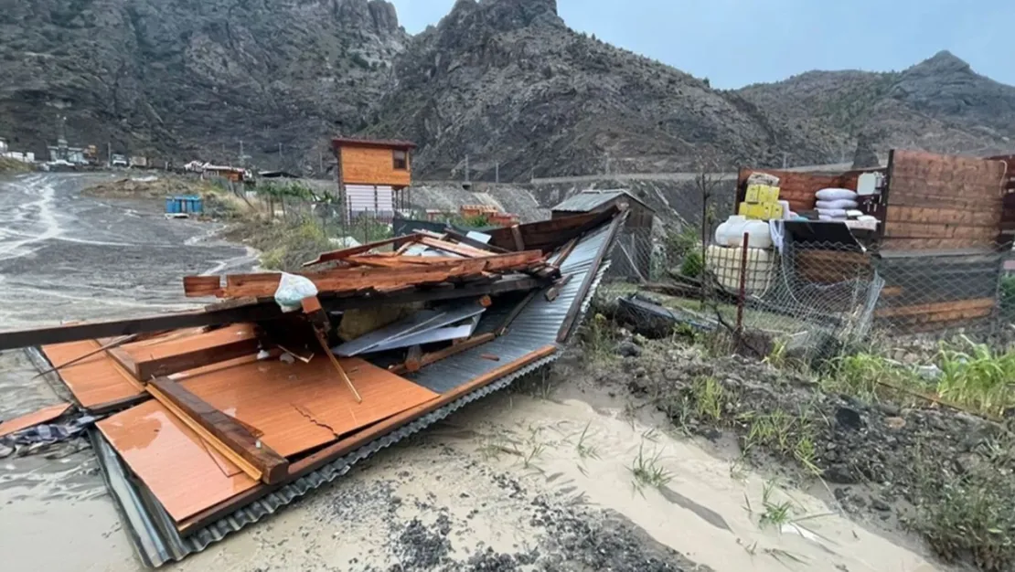 yusufeli-de-saganak-firtina-yasandi