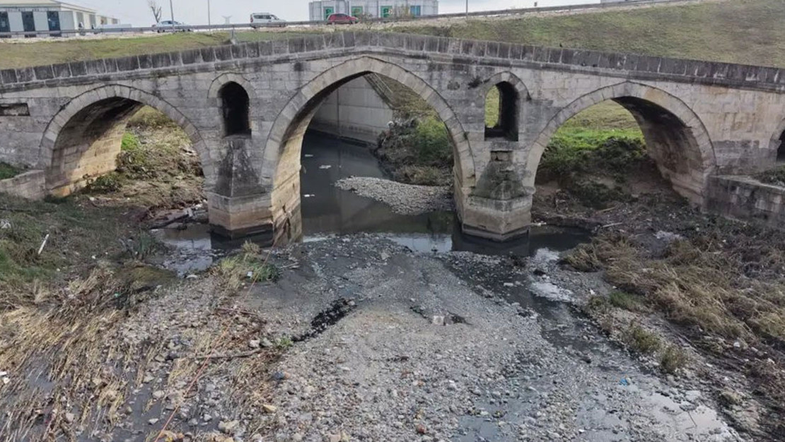 haramidere-koprusu-bakimsiz-ve-atil-durumda