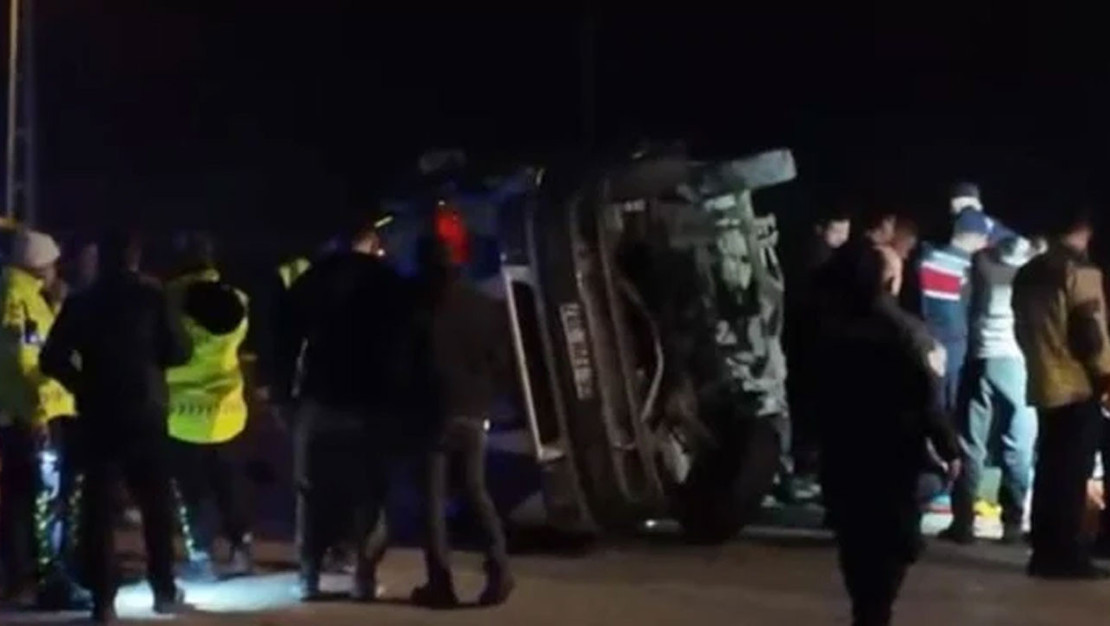 polatli-da-minibus-otomobil-kazasi-iki-kisi-hayatini-kaybetti