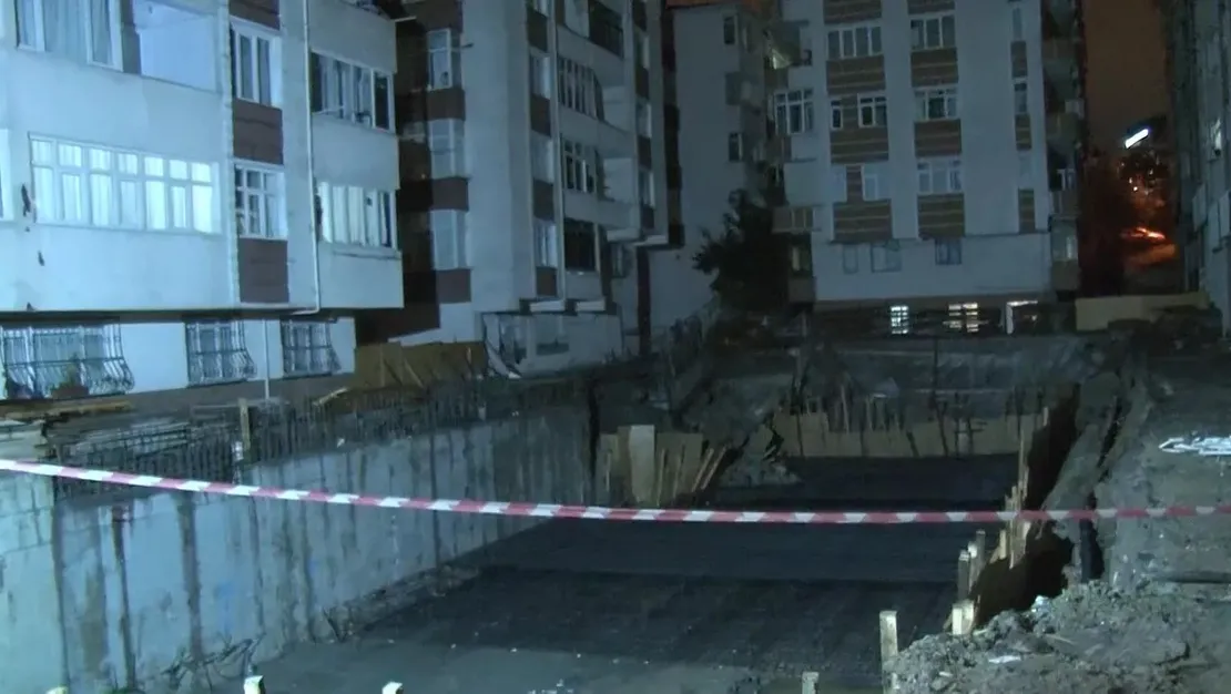 istanbul-da-gece-saatlerinde-toprak-kaymasi