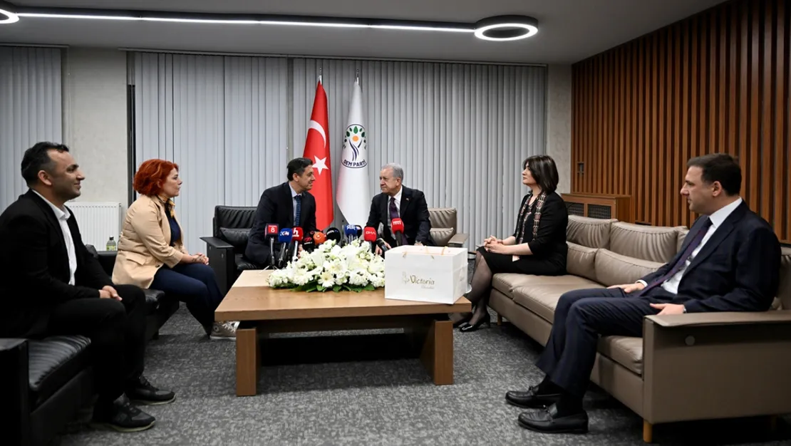 dem-mhp-bayramlasmasinda-demli-cay-diyalogu