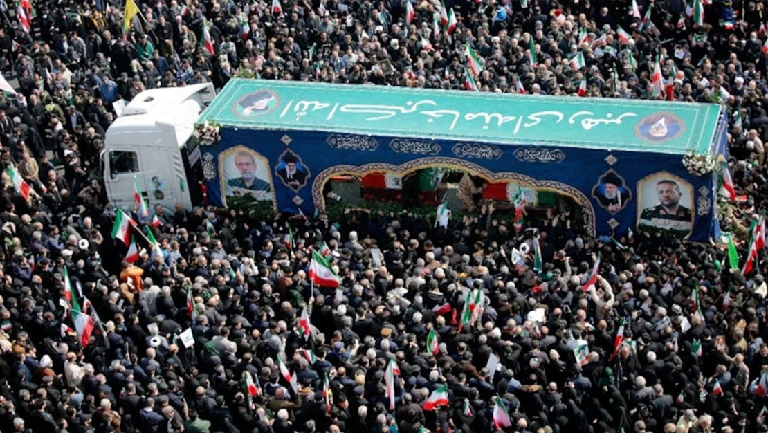 iran-da-binlerce-kisi-laricani-nin-cenazesine-akin-etti