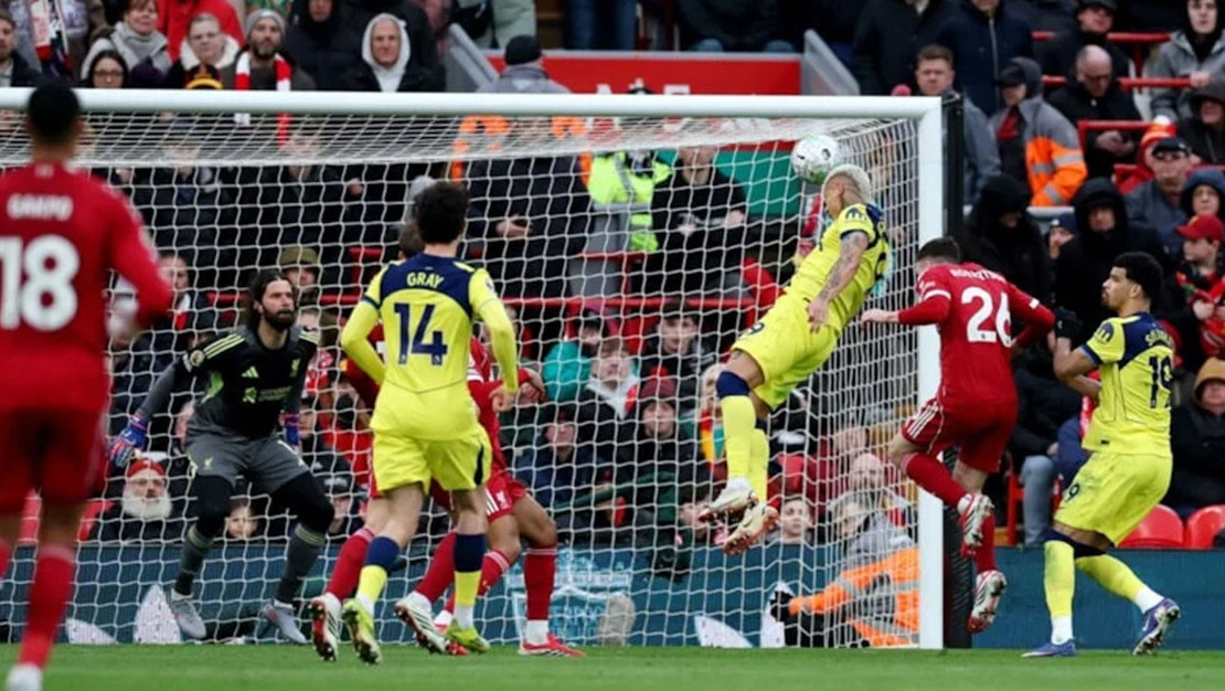 liverpool-ve-tottenham-berabere-kaldi-1-1