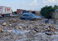 hatay-da-saganak-nedeniyle-otoyol-ulasima-kapandi