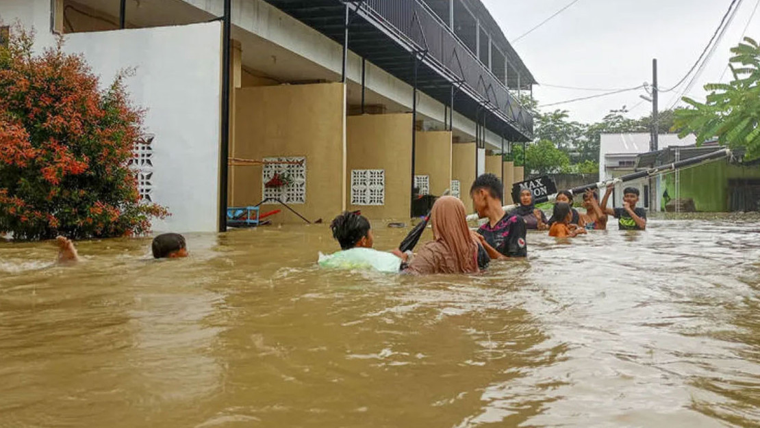 endonezya-da-sel-felaketinde-olu-sayisi-604-e-cikti