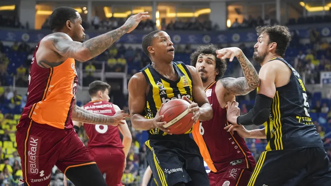 fenerbahce-galatasaray-i-24-sayi-farkla-yendi