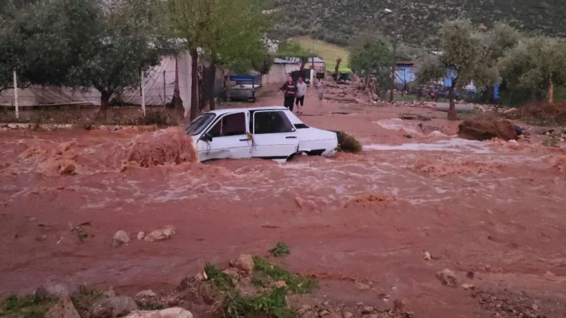 adana-da-sel-felaketi-1-kisi-hayatini-kaybetti