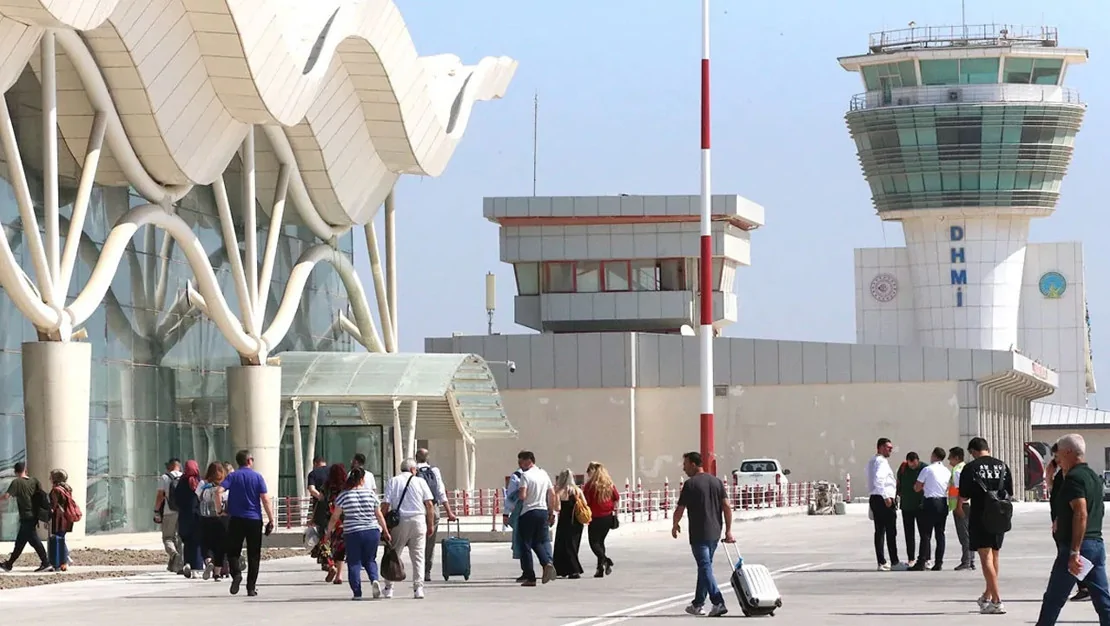 hatay-havalimani-nda-ucuslar-basladi