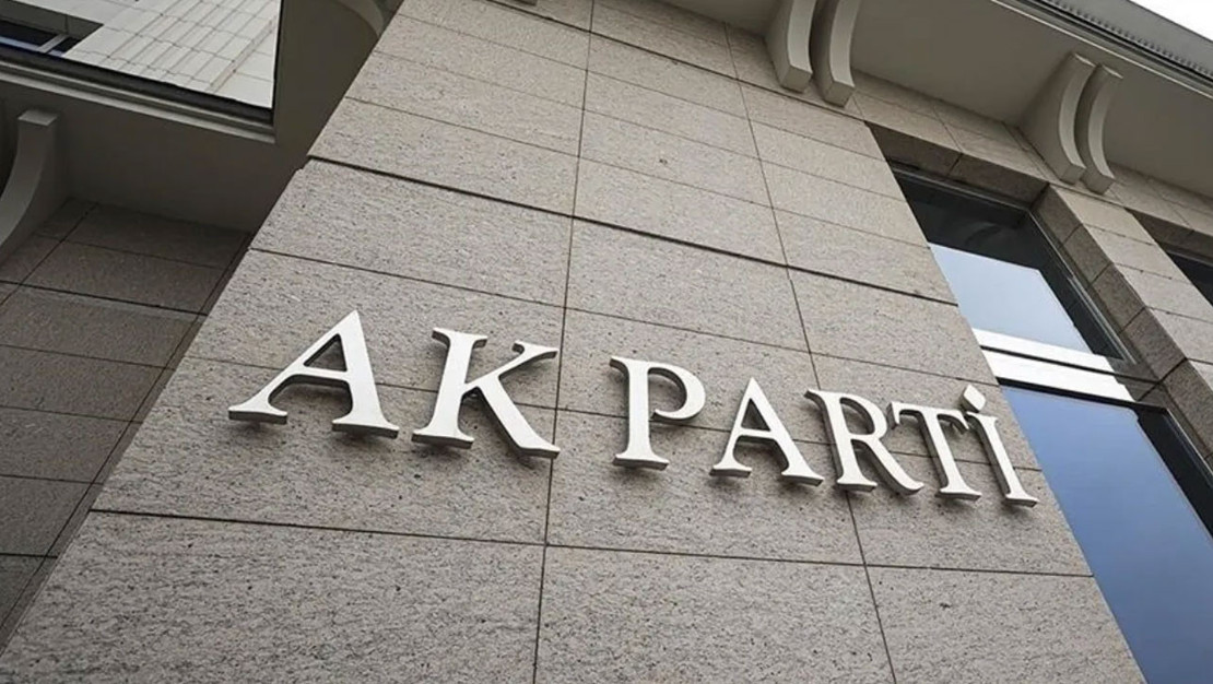 ak-parti-istanbul-teskilatinda-uc-ilce-baskani-istifa-etti