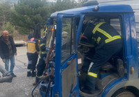 isparta-da-kamyonet-ve-mikser-carpisti-1-yarali