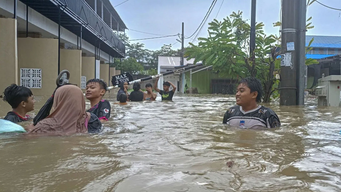 endonezya-da-muson-yagmurlari-sonrasi-felaketler-yasaniyor
