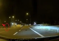 otomobilden-firladi-o-a-yaralandi