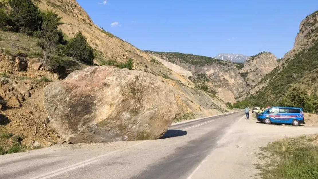 ardanuc-ta-dev-kaya-yola-dusmus