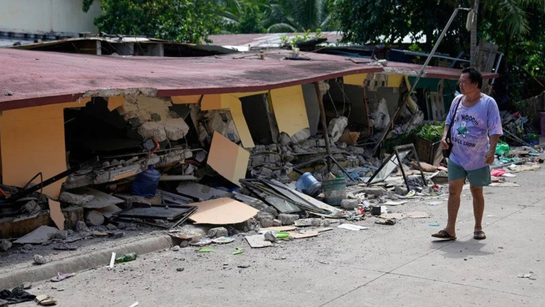 filipinler-de-7-6-buyuklugunde-deprem-meydana-geldi