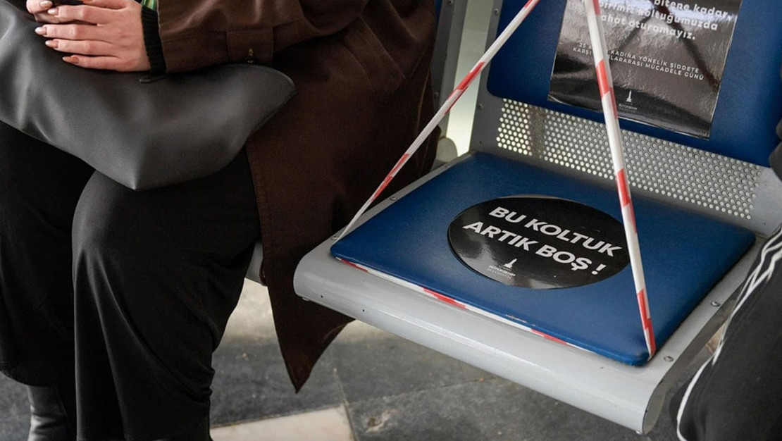 izmir-de-kadina-siddet-icin-bos-koltuk-uygulamasi