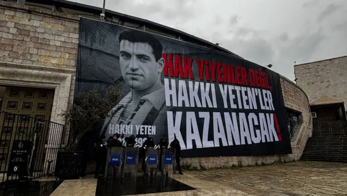 besiktas-tan-hakki-yeten-e-yonelik-pankart-acildi