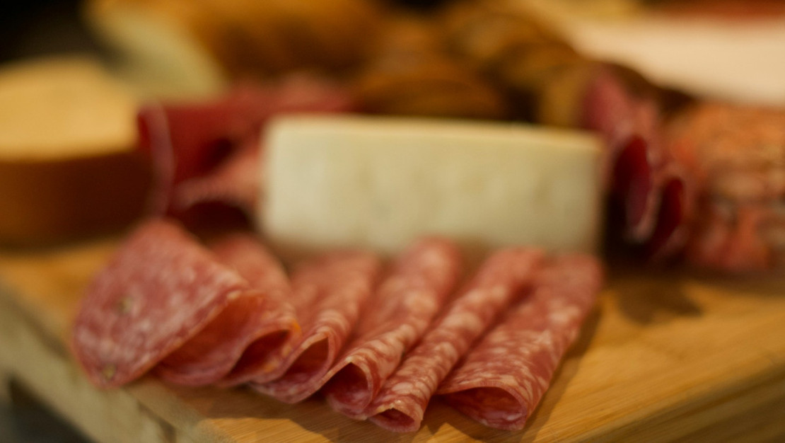 ingiltere-den-islenmis-et-urunlerine-kanser-riski-uyarisi-onerisi