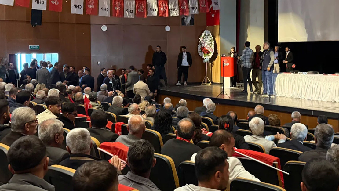 chp-malatya-il-kongresi-nde-yumruklu-kavga-cikti