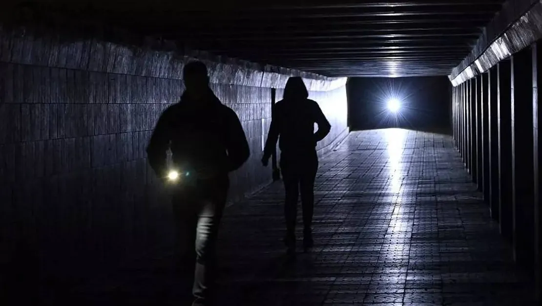 panama-da-trafo-patlamasi-elektrik-kesti