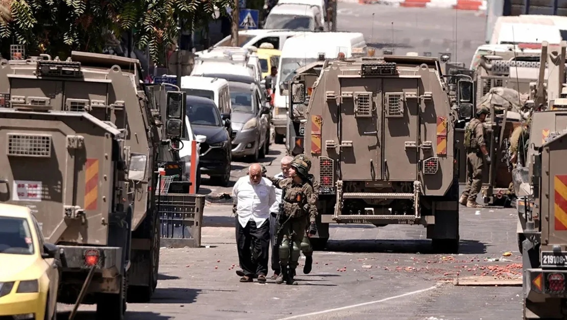 israil-ramallah-a-saldirdi-24-yarali-var