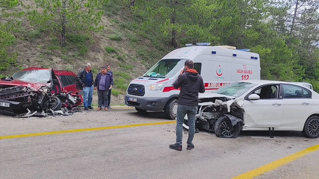 karabuk-te-iki-otomobil-carpisti-8-yarali